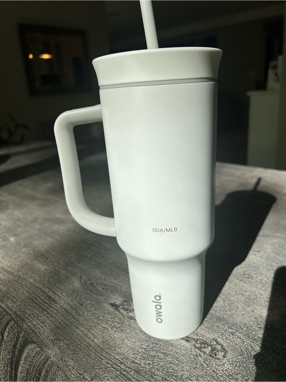 Owala MLB Mets White Insulated Travel Mug with Handle and Straw
